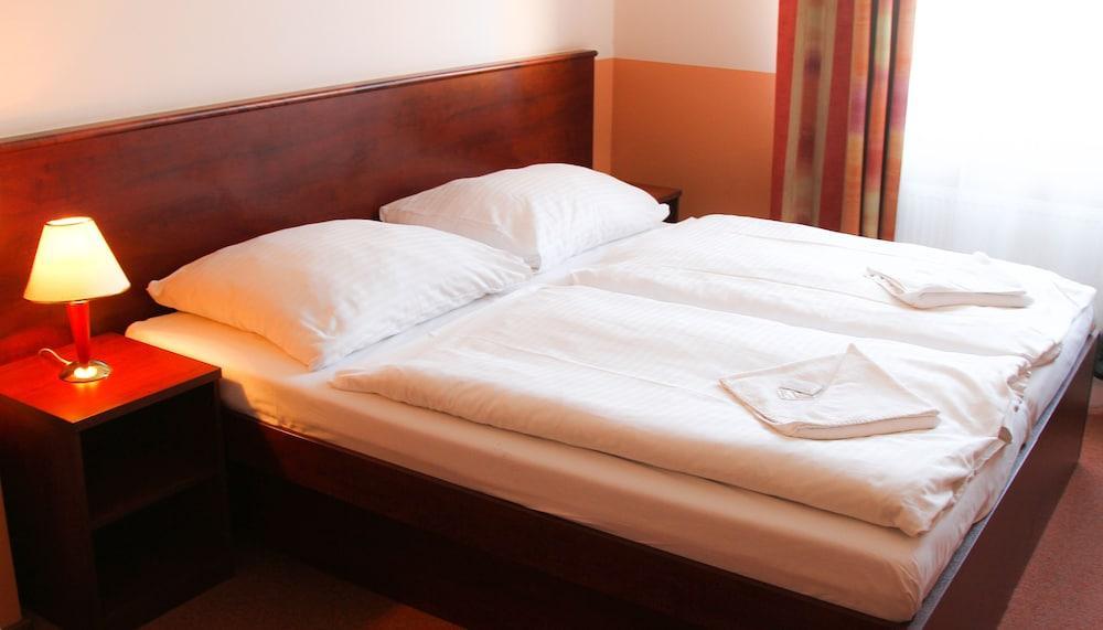 Hotel Inturprag Kültér fotó