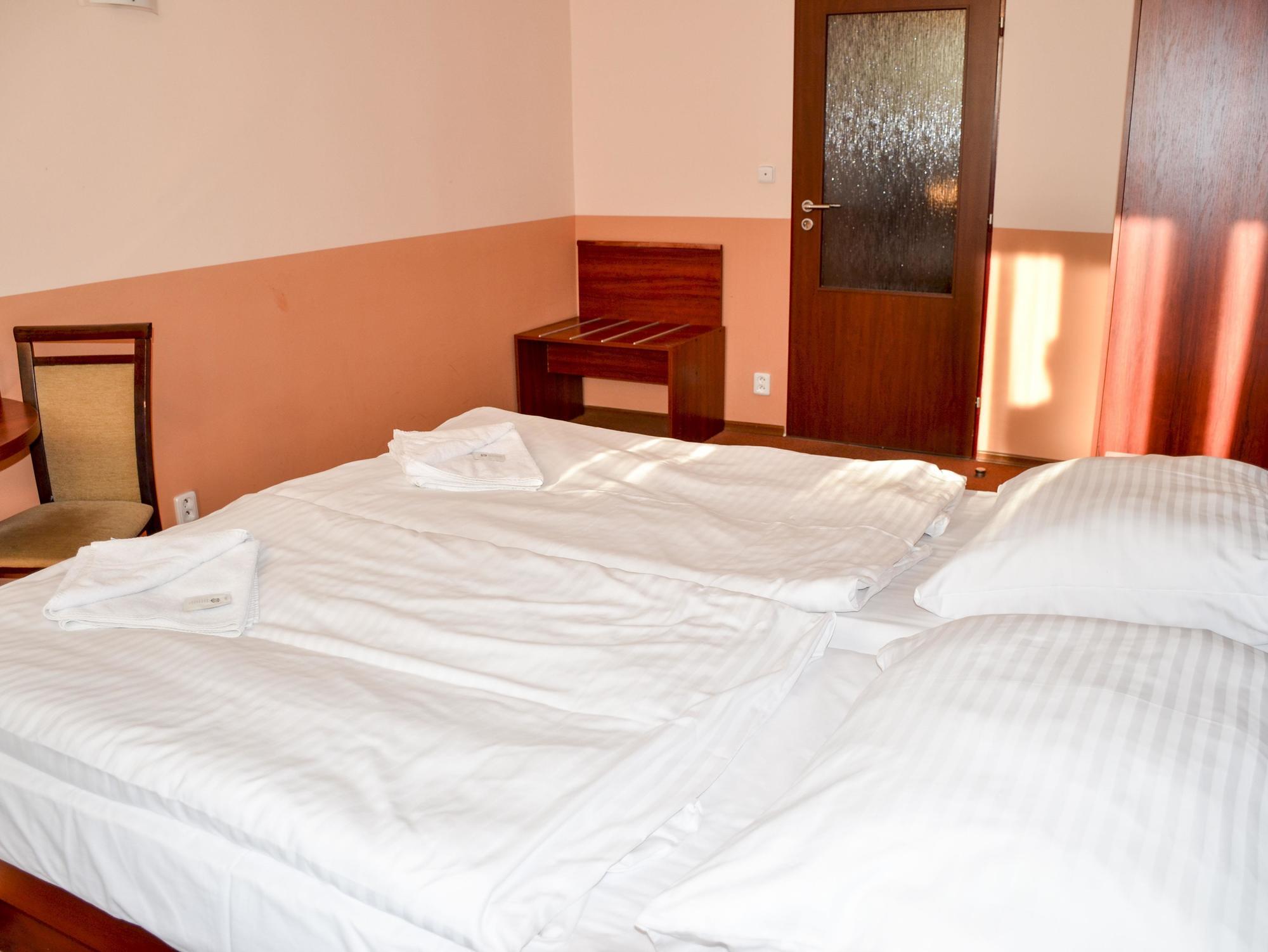 Hotel Inturprag Kültér fotó