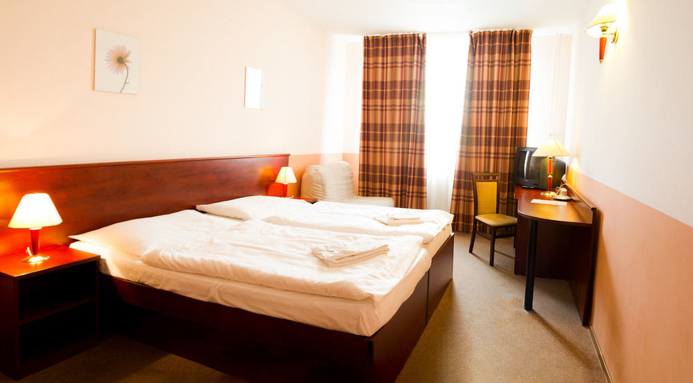 Hotel Inturprag Kültér fotó