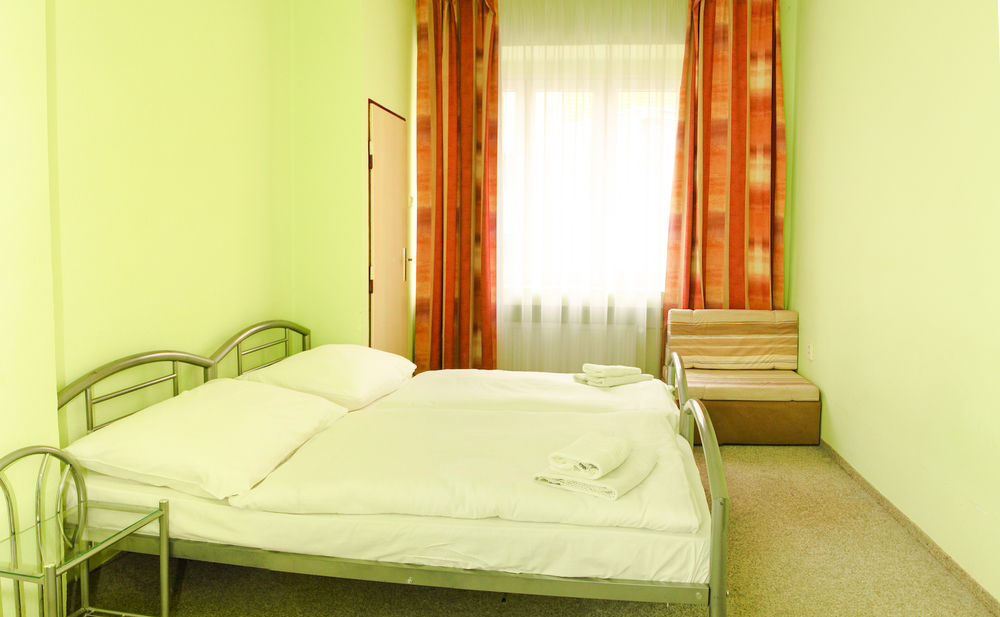 Hotel Inturprag Kültér fotó