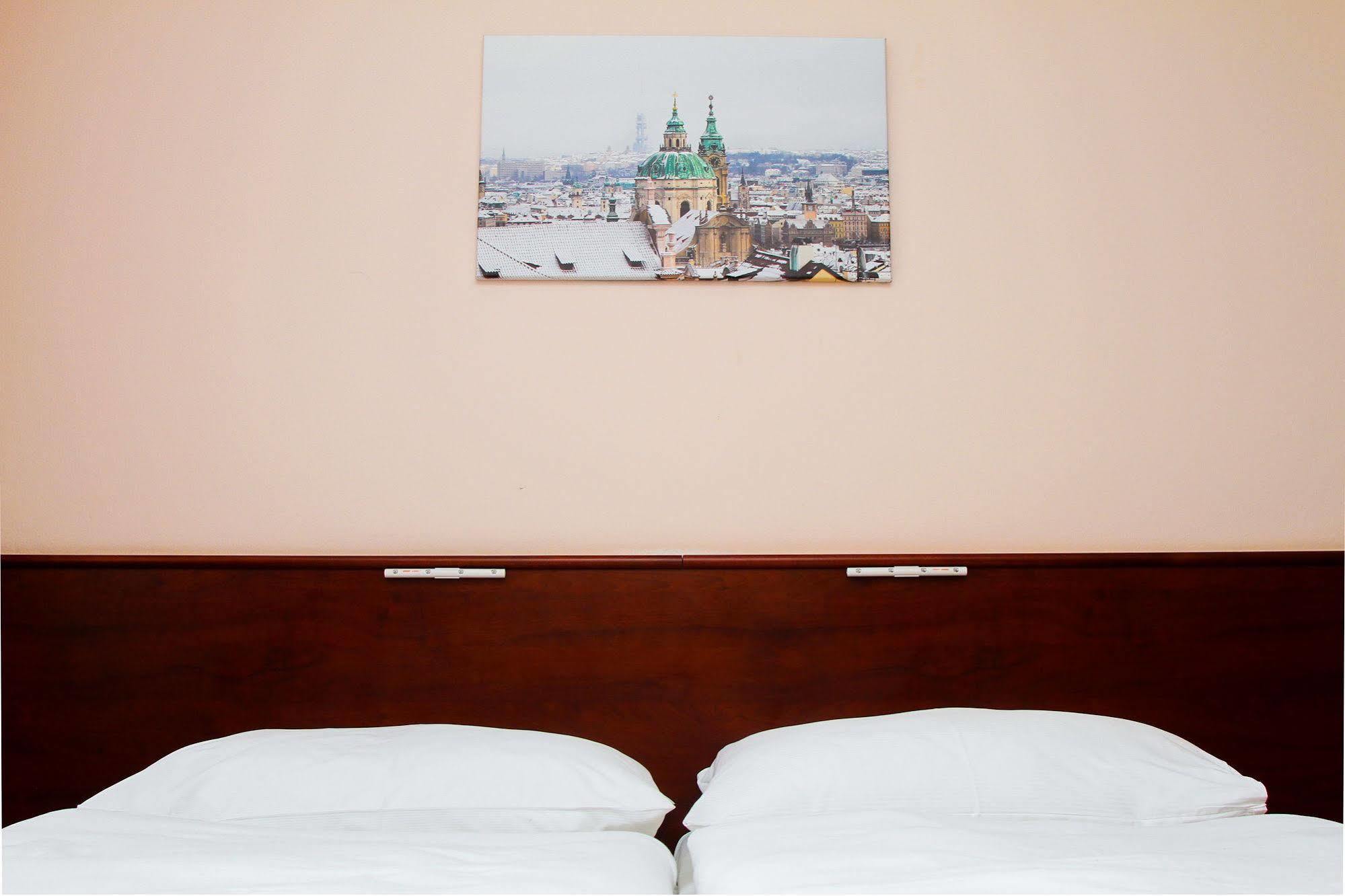 Hotel Inturprag Kültér fotó