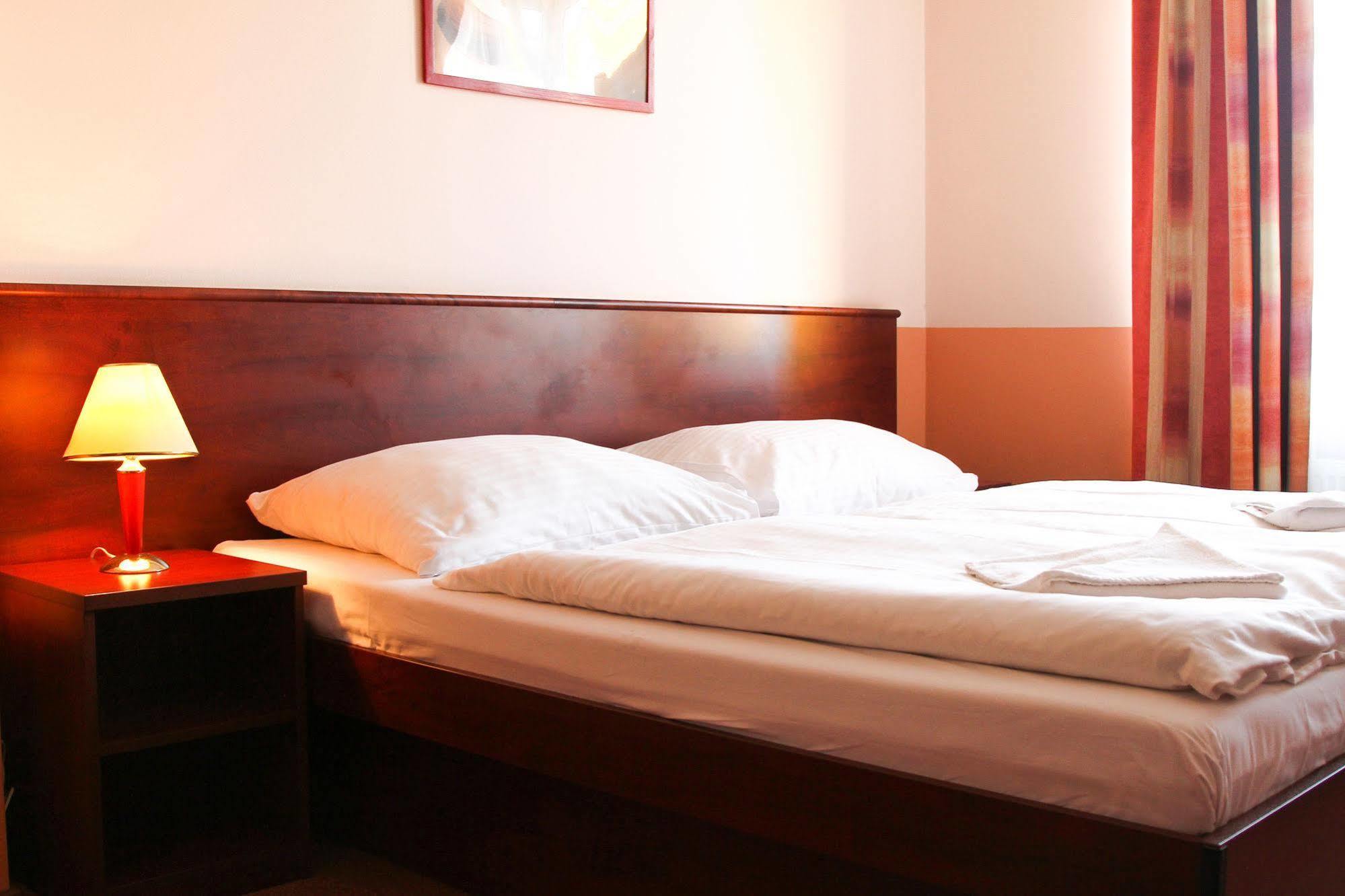 Hotel Inturprag Kültér fotó